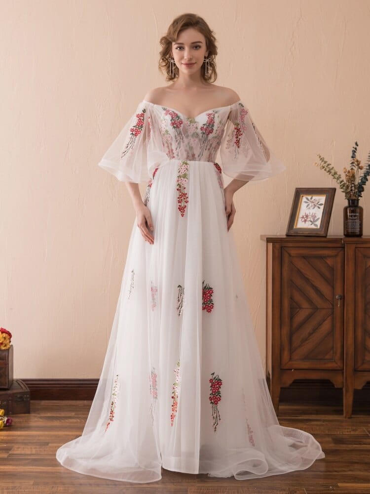 Robe de mariée avec fleur rouge - Main Image