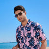 chemise hawaienne homme rose - homme avec lunette de soleil - couleur florale